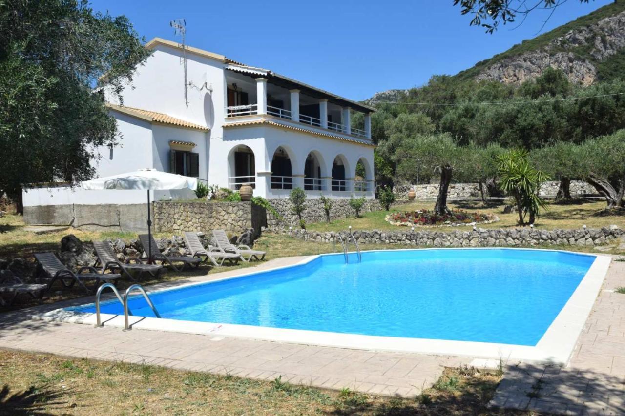 Villa Eirini By Hotelius Liapades Exterior photo