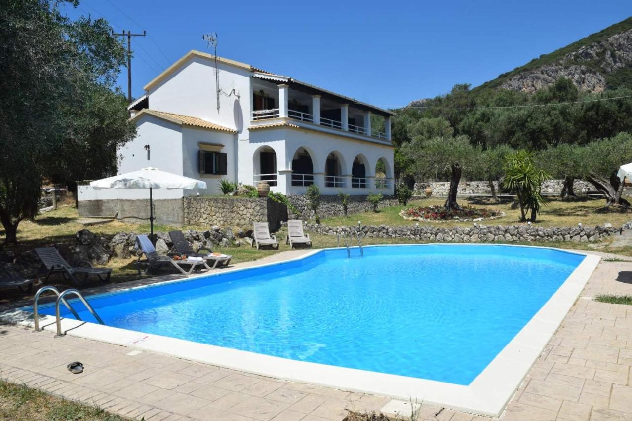 Villa Eirini By Hotelius Liapades Exterior photo