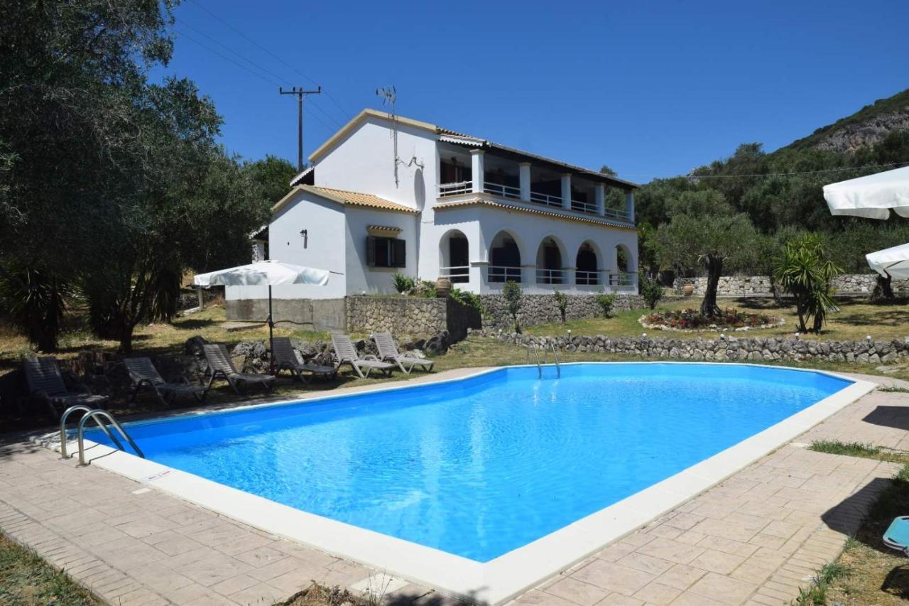 Villa Eirini By Hotelius Liapades Exterior photo